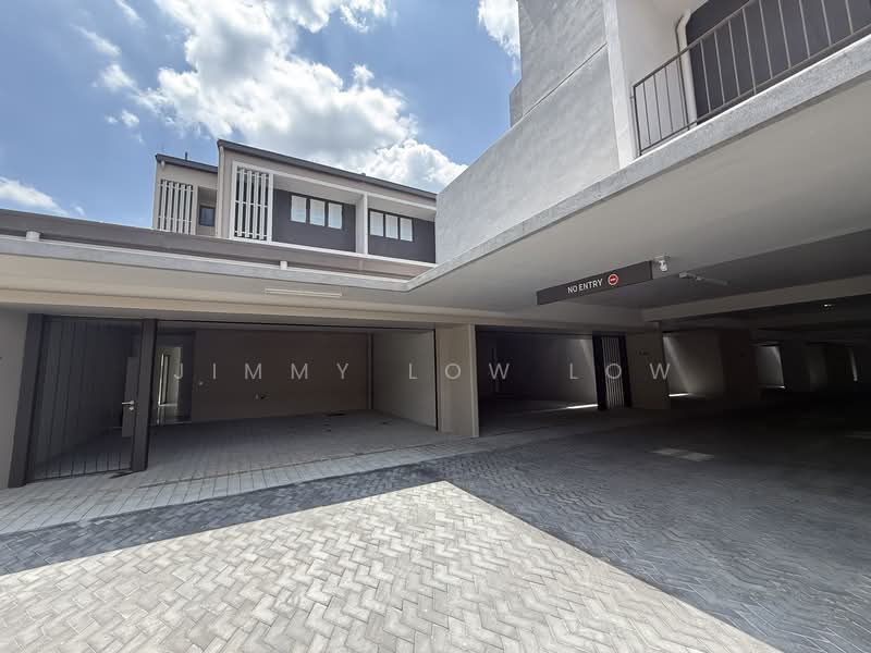 3-storey Terraced House for Sale in Taman Bukit Serdang (Seri Kembangan) - Jimmy Low Low - Exterior - PropertyGuru.com.my