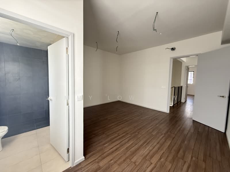 3-storey Terraced House for Sale in Taman Bukit Serdang (Seri Kembangan) - Jimmy Low Low - 2nd Floor - Room 4 - PropertyGuru.com.my