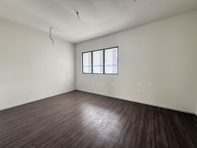 3-storey Terraced House for Sale in Taman Bukit Serdang (Seri Kembangan) - Jimmy Low Low - 2nd Floor - Room 5 - PropertyGuru.com.my