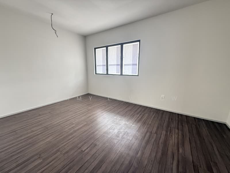 3-storey Terraced House for Sale in Taman Bukit Serdang (Seri Kembangan) - Jimmy Low Low - 2nd Floor - Room 5 - PropertyGuru.com.my