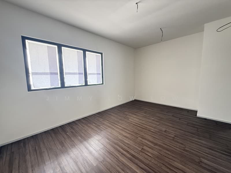 3-storey Terraced House for Sale in Taman Bukit Serdang (Seri Kembangan) - Jimmy Low Low - 2nd Floor - Room 5 - PropertyGuru.com.my