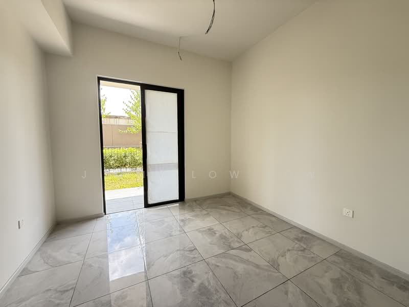 3-storey Terraced House for Sale in Taman Bukit Serdang (Seri Kembangan) - Jimmy Low Low - Ground Floor - Small Room - PropertyGuru.com.my