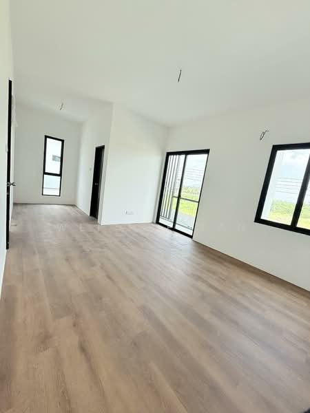 Semi-Detached House for Sale in Kung Phin (Kuching) - Wei Nee Tan - Masterbed - PropertyGuru.com.my