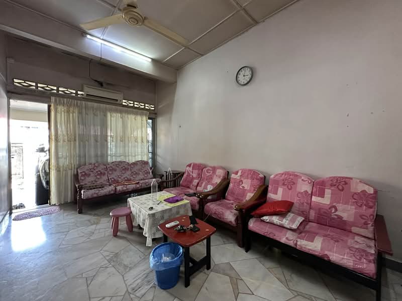 Rumah Teres 1 Tingkat untuk Dijual di Taman Sri Serdang (Seri Kembangan) - Yang . - Living Room - PropertyGuru.com.my