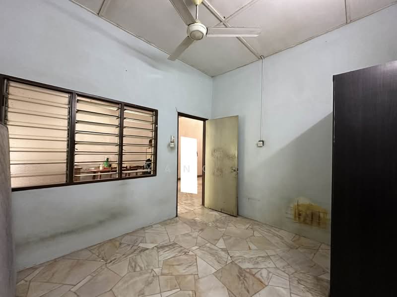 Rumah Teres 1 Tingkat untuk Dijual di Taman Sri Serdang (Seri Kembangan) - Yang . - Interior - PropertyGuru.com.my