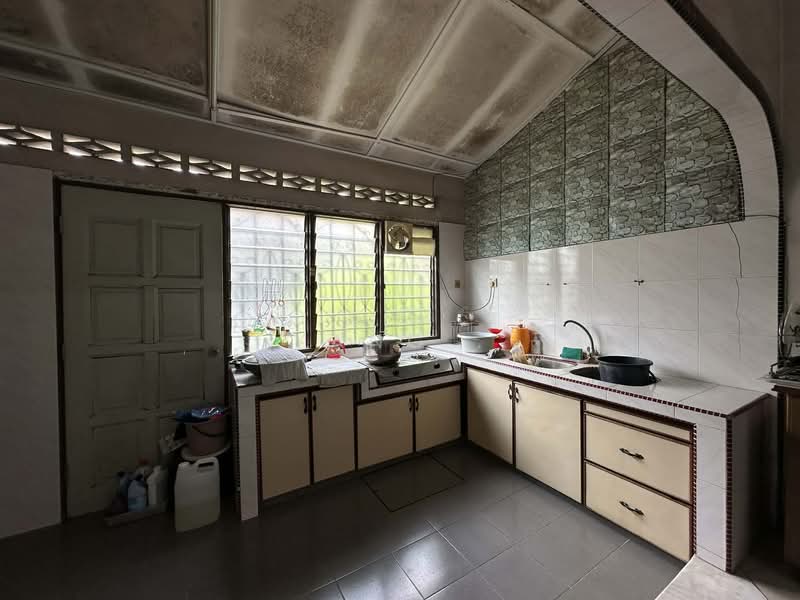 Rumah Teres 1 Tingkat untuk Dijual di Taman Sri Serdang (Seri Kembangan) - Yang . - Kitchen - PropertyGuru.com.my