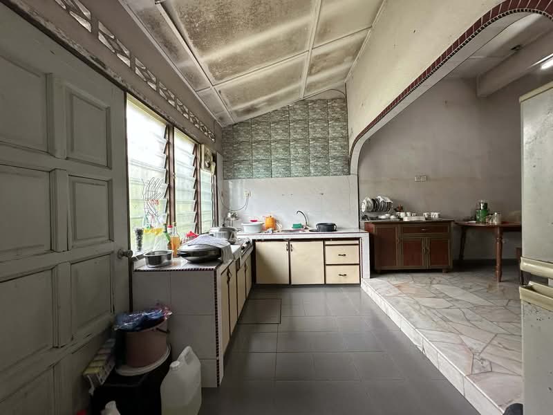 Rumah Teres 1 Tingkat untuk Dijual di Taman Sri Serdang (Seri Kembangan) - Yang . - Kitchen - PropertyGuru.com.my