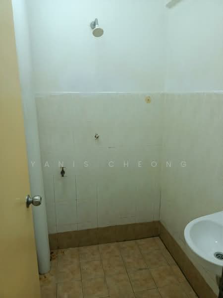 Apartment for Sale at Impiana Apartment - Yanis Cheong - Bathroom - PropertyGuru.com.my