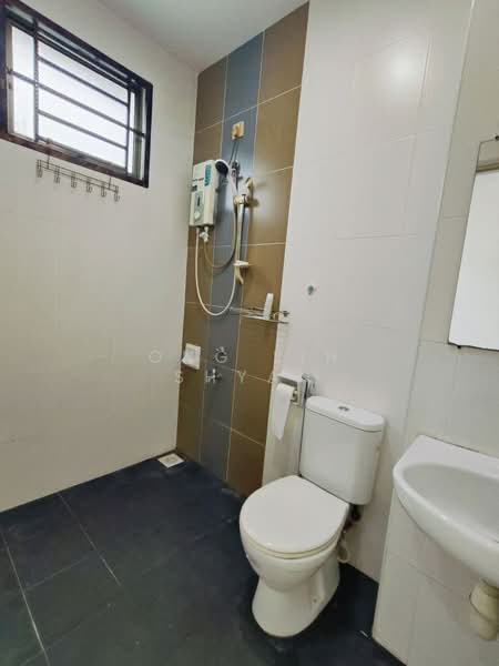 Rumah Teres 2 Tingkat untuk Dijual di Setia Tropika (Johor Bahru) - Ong Lih Shyan - Bathroom - PropertyGuru.com.my