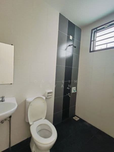 Rumah Teres 2 Tingkat untuk Dijual di Setia Tropika (Johor Bahru) - Ong Lih Shyan - Bathroom - PropertyGuru.com.my