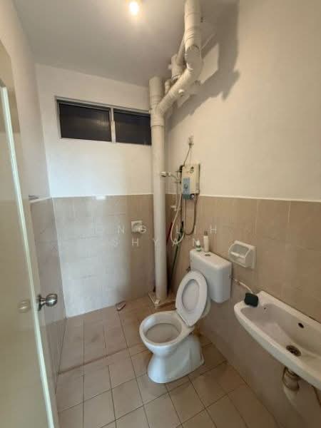 Pangsapuri untuk Dijual di Lake View Suites - Ong Lih Shyan - Bathroom - PropertyGuru.com.my