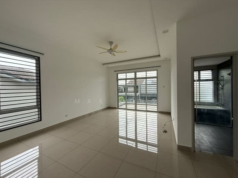 Rumah Berkembar untuk Dijual di Skudai (Johor) - Max Keng - Living Room - PropertyGuru.com.my