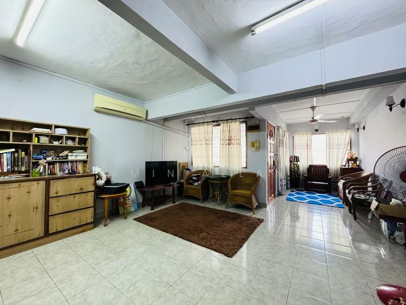 2-storey Terraced House for Sale in Taman Selayang Utama (Selayang) - Amin Azlan - Living Room - PropertyGuru.com.my