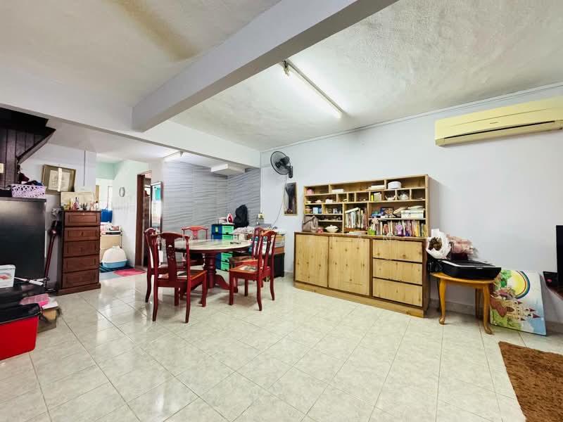 2-storey Terraced House for Sale in Taman Selayang Utama (Selayang) - Amin Azlan - Living Room - PropertyGuru.com.my
