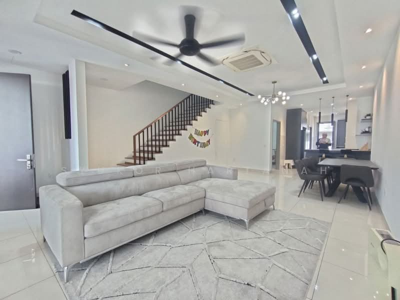 Rumah Teres untuk Dijual di Elmina (Shah Alam) - Syukor Hartanah - Living Room - PropertyGuru.com.my
