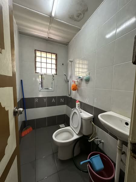 Townhouse for Sale in Sungai Buloh (Selangor) - Ryan Swe - Bathroom - PropertyGuru.com.my
