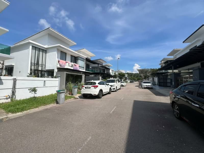 Cluster House for Sale in Taman Mutiara Mas (Skudai) - Jeffrey Lim - Exterior - PropertyGuru.com.my