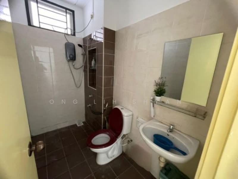 Flat for Sale at Taman Ehsan Jaya - Ong Lih Shyan - Bathroom - PropertyGuru.com.my