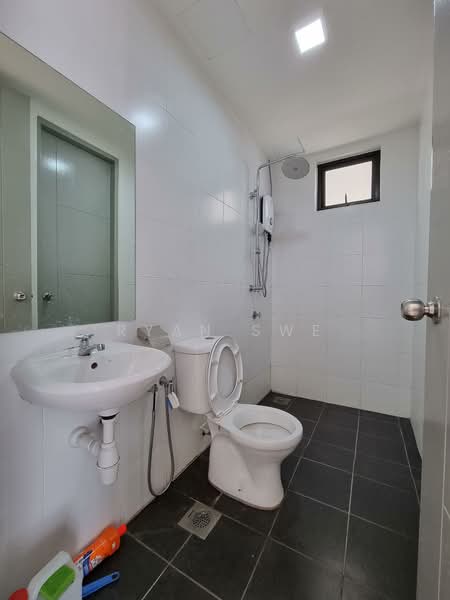 Servis Apartment untuk Dijual di VIM 3 @ Desa Park North - Ryan Swe - Bathroom - PropertyGuru.com.my