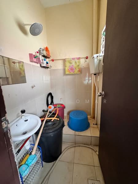 Rumah Teres 1 Tingkat untuk Dijual di Taman Bidara Palma (Sungei Baru Tengah) - Anita Omar - Bathroom - PropertyGuru.com.my