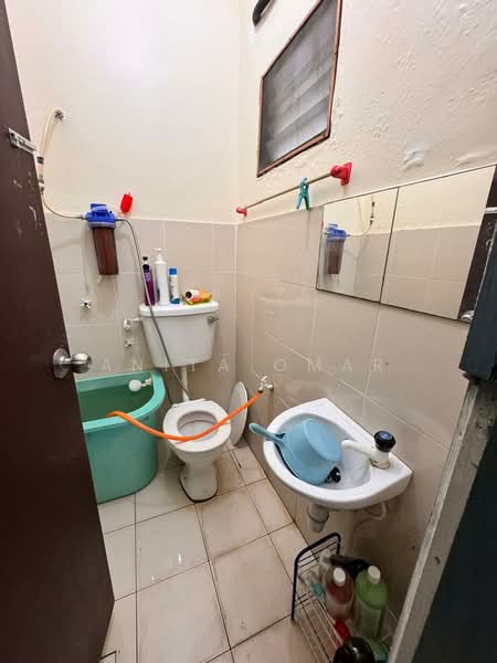 Rumah Teres 1 Tingkat untuk Dijual di Taman Bidara Palma (Sungei Baru Tengah) - Anita Omar - Bathroom - PropertyGuru.com.my