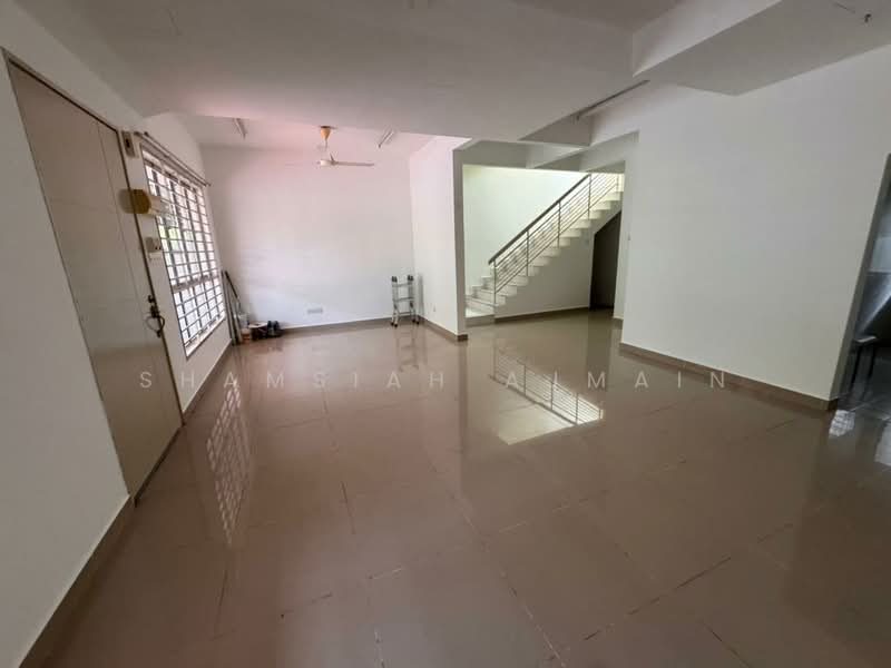 Rumah Teres 2 Tingkat untuk Dijual di Taman Saga Emas (Kajang) - SHAMSIAH AJMAIN - Living Room - PropertyGuru.com.my