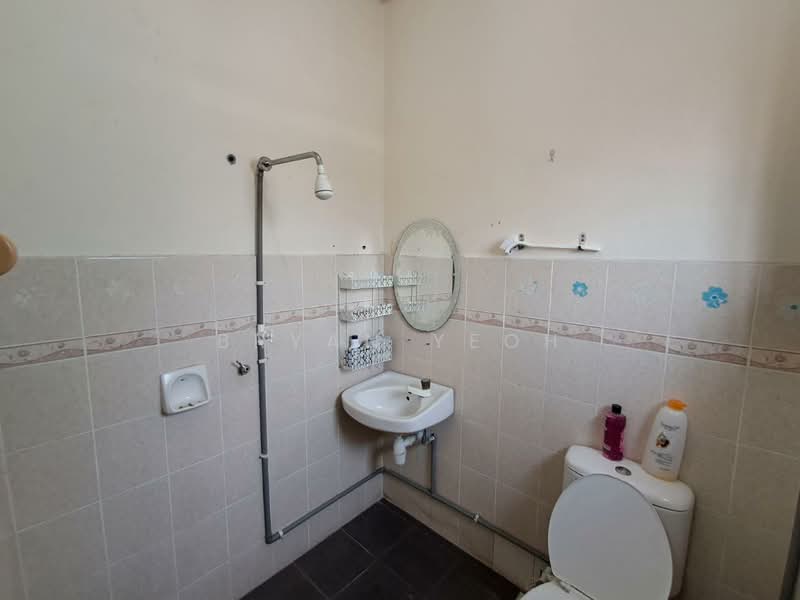 Rumah Teres untuk Dijual di Bandar Putera 2 (Klang) - Bryan Yeoh - Bathroom - PropertyGuru.com.my