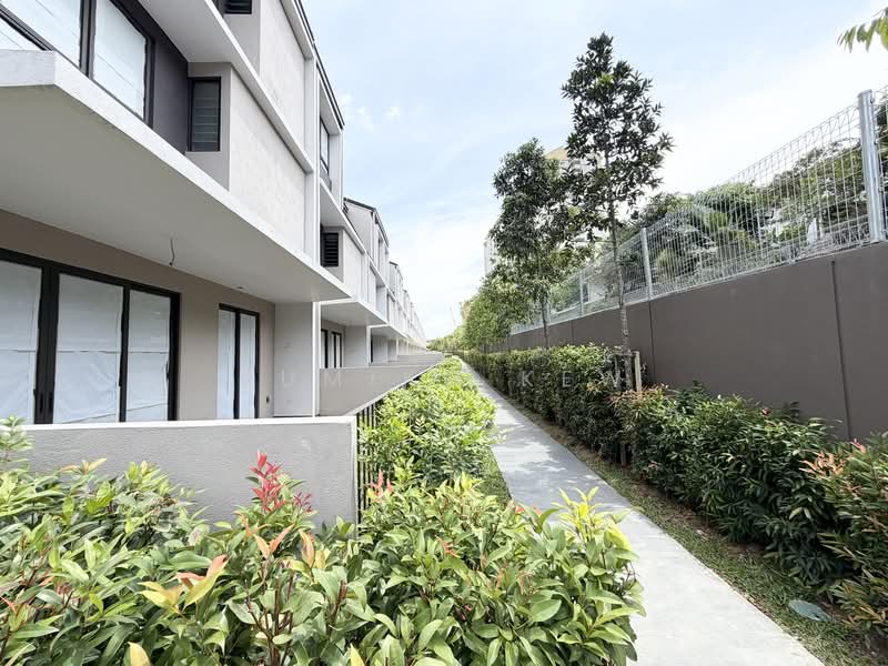 Rumah Teres 3 Tingkat untuk Dijual di Taman Bukit Serdang (Seri Kembangan) - Yumiko Kew - Exterior - PropertyGuru.com.my