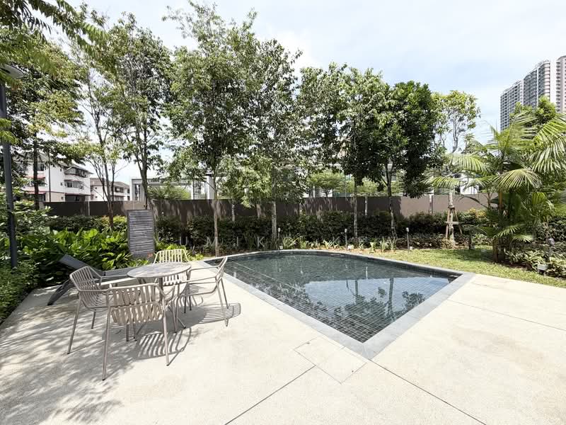 Rumah Teres 3 Tingkat untuk Dijual di Taman Bukit Serdang (Seri Kembangan) - Yumiko Kew - Pool - PropertyGuru.com.my