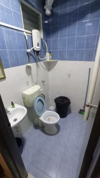 Apartment for Sale at Villa Krystal @ Bandar Selesa Jaya - Chris Liew - Bathroom - PropertyGuru.com.my