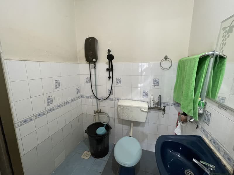 2-storey Terraced House for Sale in Taman Wangsa Permai (Kepong) - Desmond Kok - Bathroom - PropertyGuru.com.my