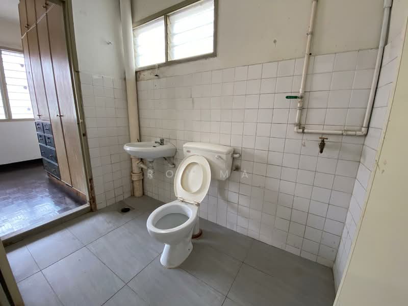 Rumah Teres 2 Tingkat untuk Disewa di Taman Lucky (Bangsar) - Roy Ma - Bathroom - PropertyGuru.com.my