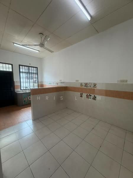 1-storey Terraced House for Sale in Taman Bestari Indah (Ulu Tiram) - Chris Liew - Kitchen - PropertyGuru.com.my