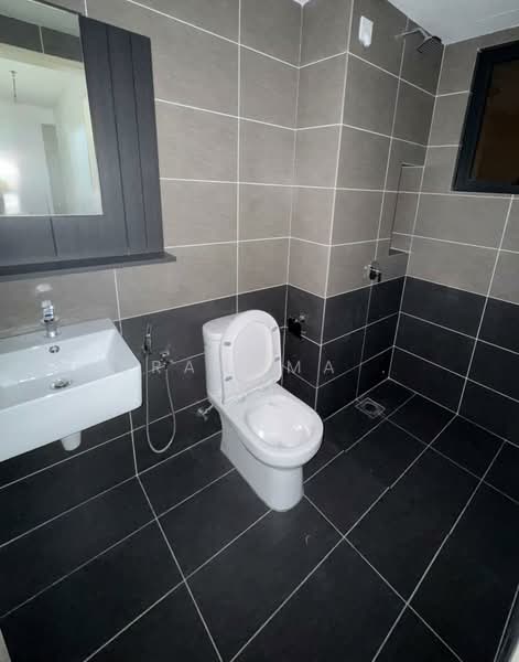 Servis Apartment untuk Disewa di D'Clover Residences - Brahmma . - Bathroom - PropertyGuru.com.my
