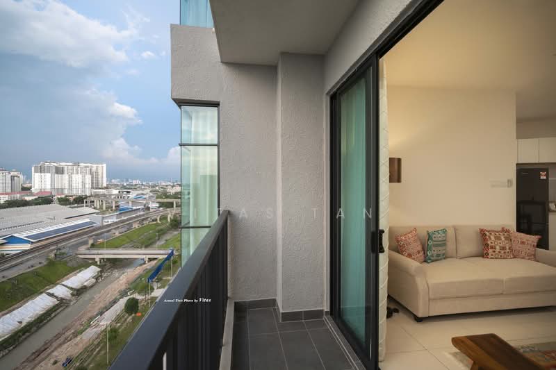 Servis Apartment untuk Dijual di AraTre' Residences - Vitas Tan - Balcony - PropertyGuru.com.my