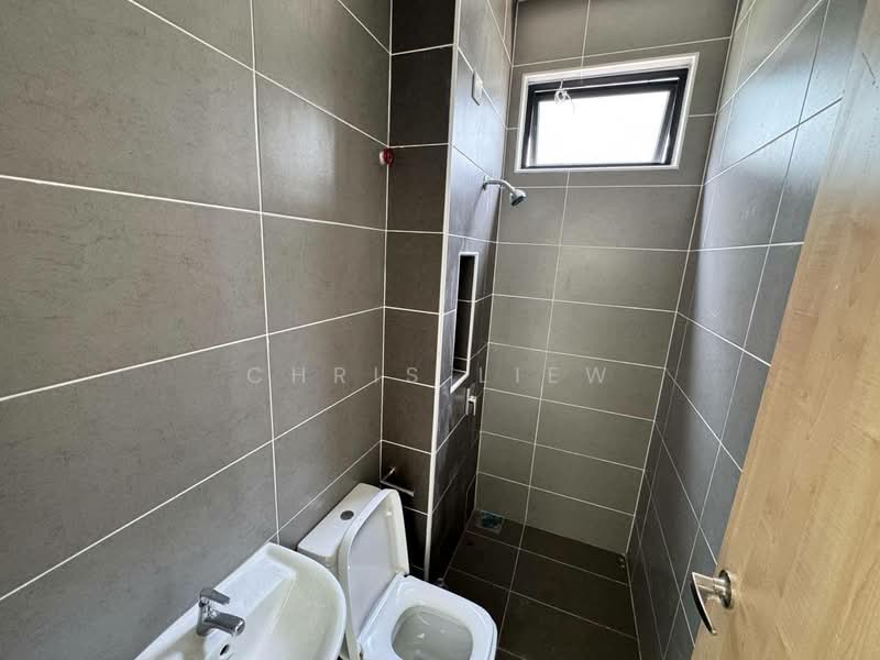 Cluster House for Sale in Taman Mount Austin (Tebrau) - Chris Liew - Bathroom - PropertyGuru.com.my
