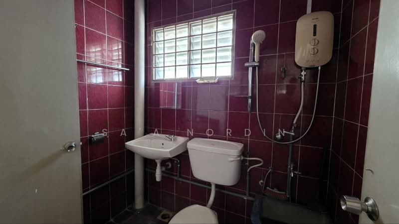 Rumah Teres 2 Tingkat untuk Dijual di Seksyen 8 (Shah Alam) - Sa'a Nordin - Bathroom - PropertyGuru.com.my