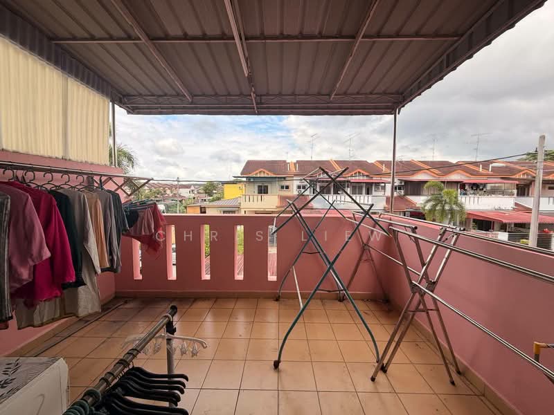 2-storey Terraced House for Sale in Bandar Putra (Kulai) - Chris Liew - Balcony - PropertyGuru.com.my