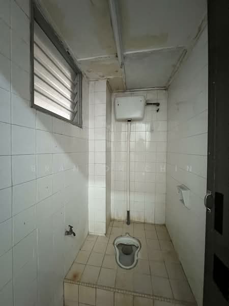 Shop / Office for Sale in Pusat Bandar Puchong (Puchong) - Brandon Chin - Bathroom - PropertyGuru.com.my