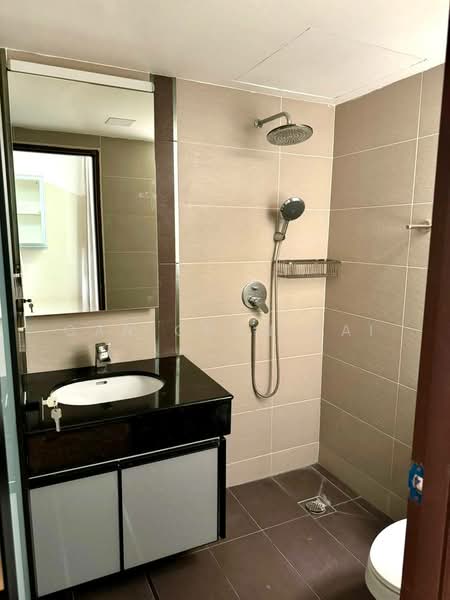 Kondominium untuk Disewa di Gurney Beach Resort - Gan Chun Kai - Bathroom - PropertyGuru.com.my