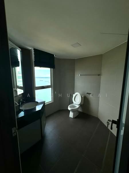Kondominium untuk Disewa di Gurney Beach Resort - Gan Chun Kai - Bathroom - PropertyGuru.com.my