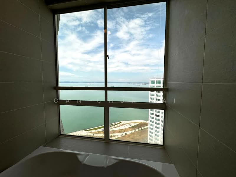 Kondominium untuk Disewa di Gurney Beach Resort - Gan Chun Kai - Bathroom - PropertyGuru.com.my