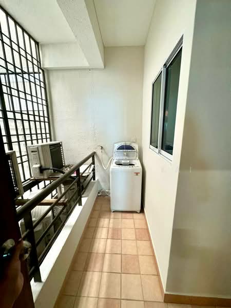 Kondominium untuk Disewa di Gurney Beach Resort - Gan Chun Kai - Balcony - PropertyGuru.com.my