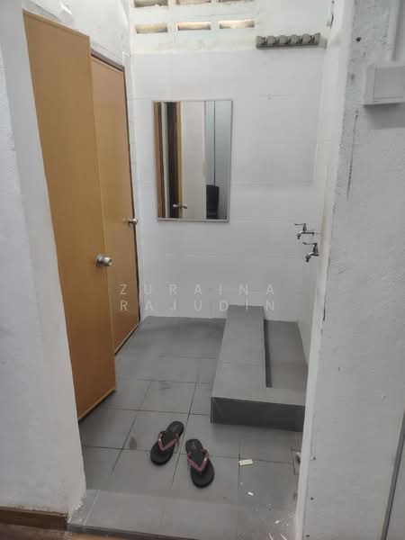 Factory for Rent in Shah Alam (Selangor) - Zuraina Rajudin - Bathroom - PropertyGuru.com.my