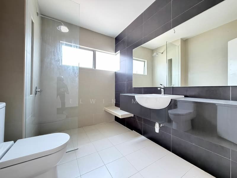 Semi-Detached House for Sale in Kota Emerald (Rawang) - Elwin Mah - Bathroom - PropertyGuru.com.my