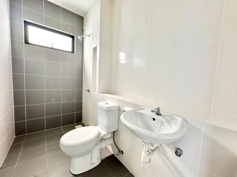 Rumah Teres 2 Tingkat untuk Dijual di Eco Grandeur (Puncak Alam) - Shiqin Saidin - Bathroom - PropertyGuru.com.my