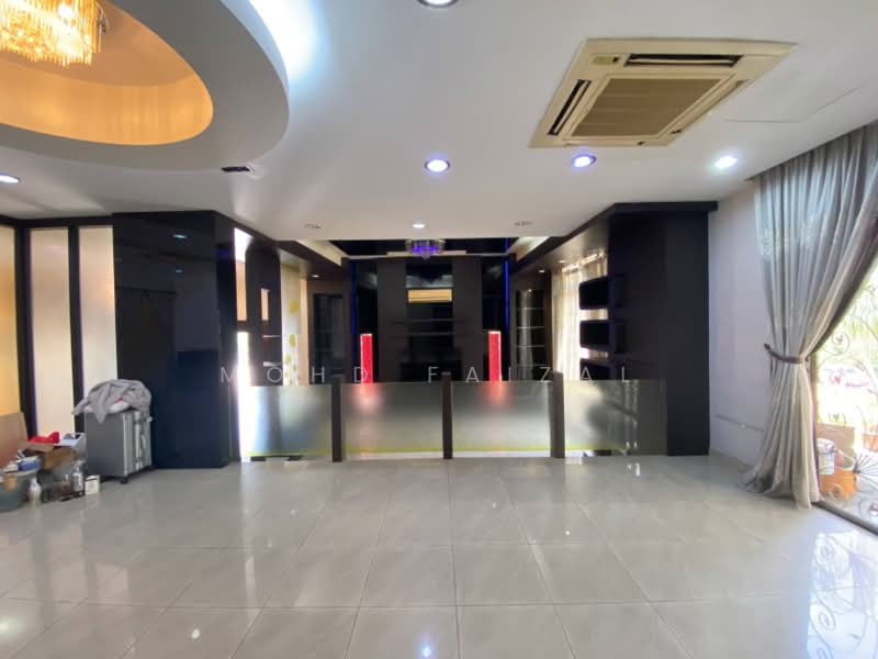 Rumah Berkembar untuk Dijual di Bandar Baru Bangi (Selangor) - Mohd Faizal - Living Room - PropertyGuru.com.my