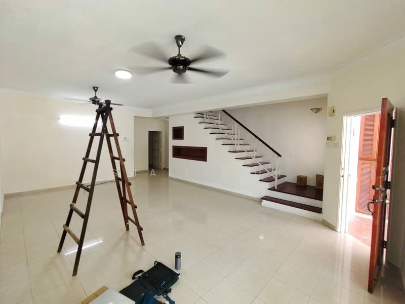 Rumah Teres 2 Tingkat untuk Disewa di Puchong (Selangor) - Shally Pun - Living Room - PropertyGuru.com.my