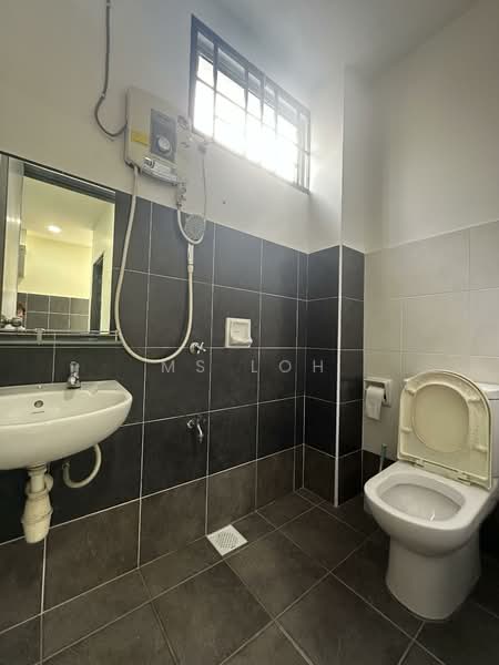 Rumah Teres 2 Tingkat untuk Disewa di Setia Tropika (Johor Bahru) - Ms Loh - Bathroom - PropertyGuru.com.my