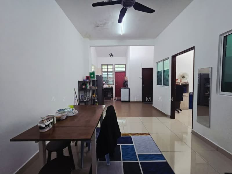 1-storey Terraced House for Sale in Taman Desa Kiara (Sikamat) - Azrul Othman - Living Room - PropertyGuru.com.my